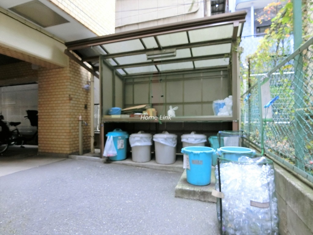 サンパレス本町　ゴミ置き場